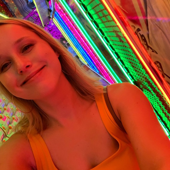 Meet your Posher, Abby - Picture 1 of 1